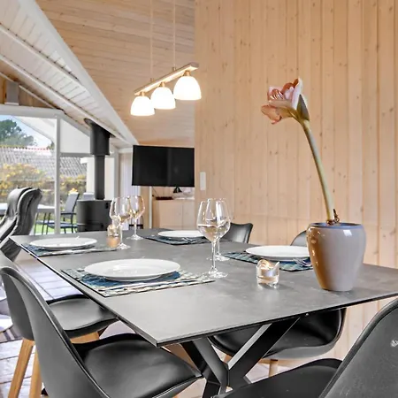 Holiday home Lovely In With Kitchen