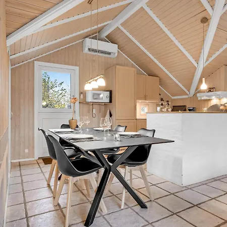 Holiday home Lovely In With Kitchen