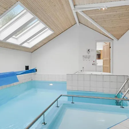 Holiday home Lovely In With Kitchen Dronningmolle